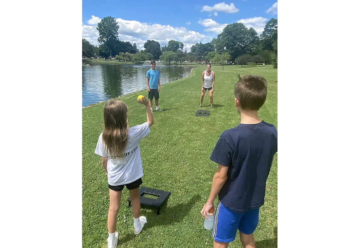 Vivere Ltd. Bounce Shot Yard Game