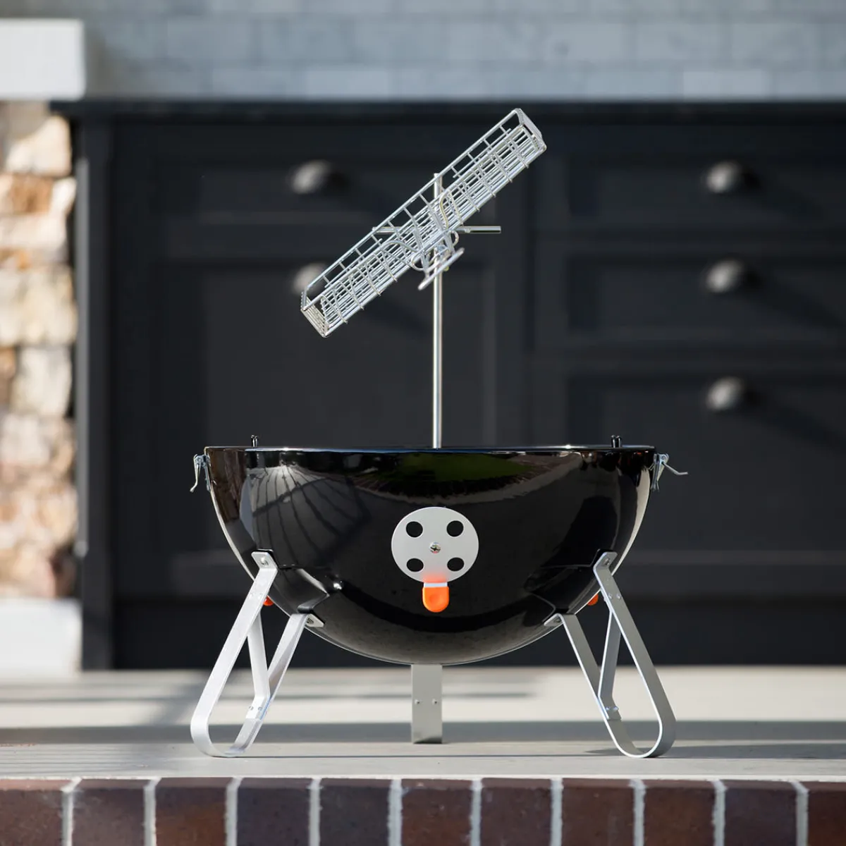Grill Daddy Brush Co. Charcoal BBQ Smoker with Built-In Thermometer