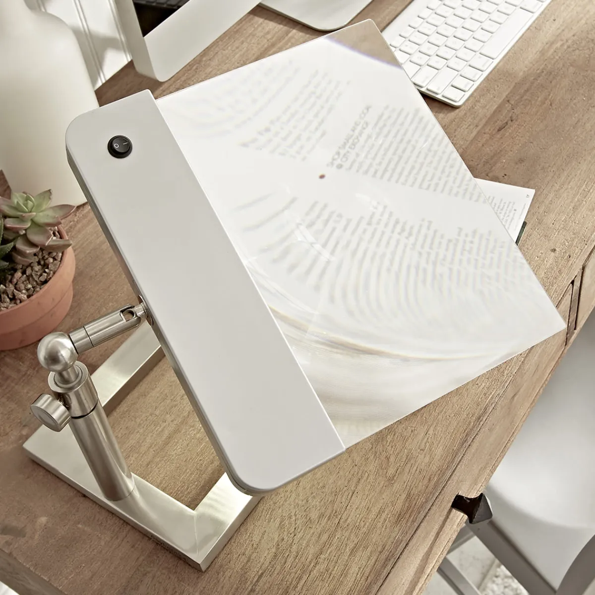 Simpla, Inc. Full-Page Cordless Desk Magnifier