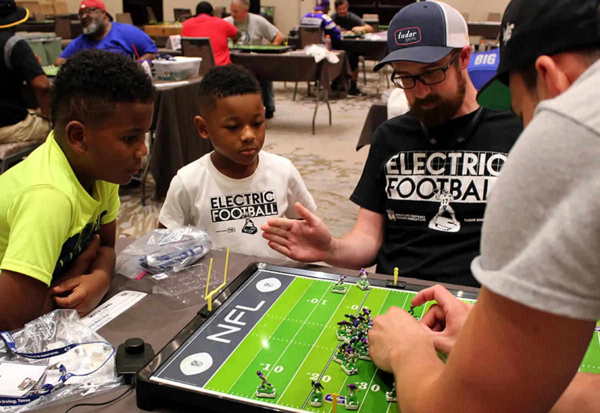 Party Animal Inc. NFL Deluxe Electric Football Game Set
