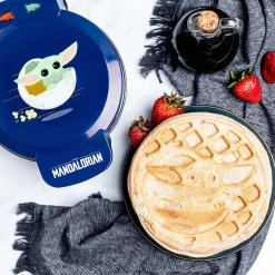 Uncanny Brands, LLC Star Wars The Mandalorian Grogu Double-Square Waffle Maker